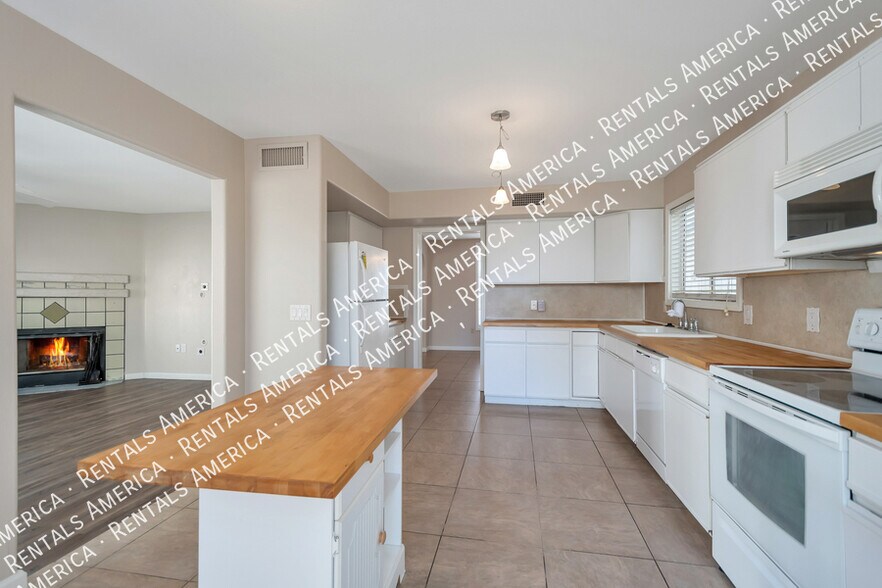 Building Photo - 3435 W Frankfurt Dr