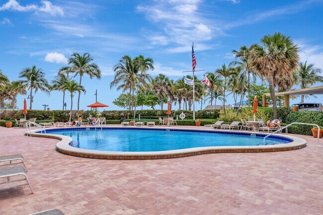 Building Photo - 328 N Ocean Blvd