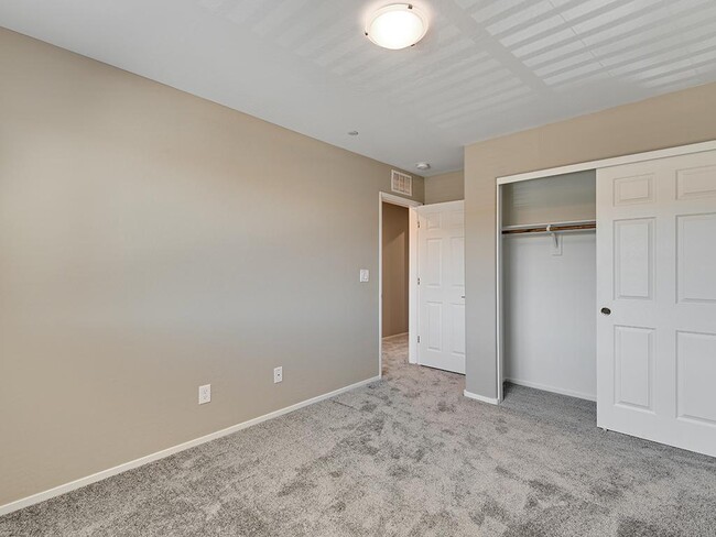 Building Photo - 21 Alamere Falls Dr