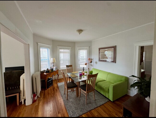 Building Photo - 113-115 Fellsway West Unit 2