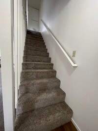Building Photo - Charming Townhouse (2 Bed / 1.5 Bath)