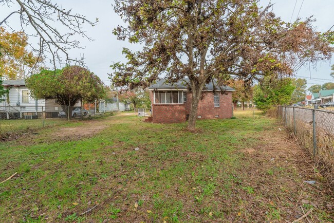 Building Photo - Brick home with a fenced-in yard!