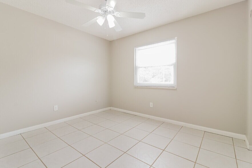 Building Photo - 7640 Woodbridge Blvd