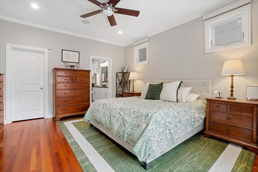 Building Photo - 1018 N Hermitage Ave