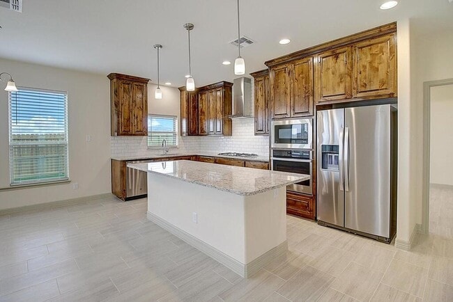 Building Photo - 2205 Crystal Bay Dr.