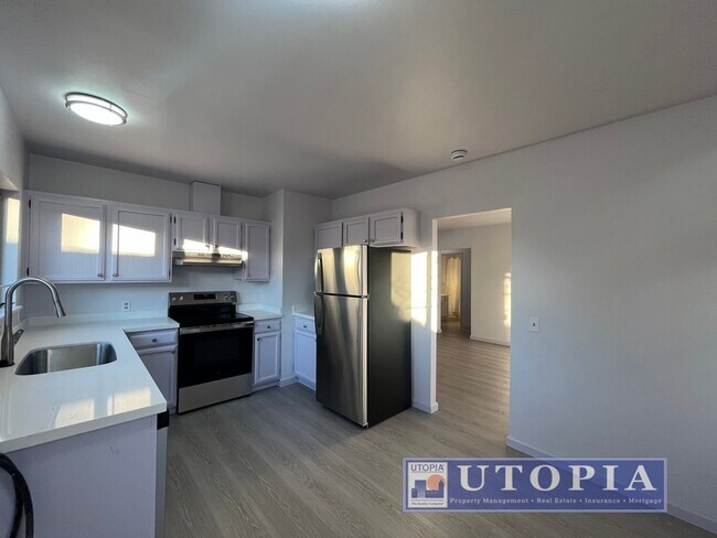 Building Photo - Newly Renovated Cozy 2 bed/ 1 Bath Home. Walking Distance from Local Beaches.