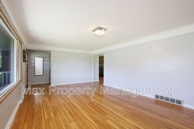 Building Photo - 7217 Maple Dr
