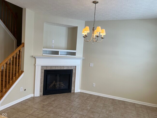 Building Photo - 3522 N Golden Gate Dr