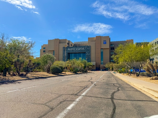 Building Photo - 2Bed/2Bath w/ Office-House at 40th St/Cactus-Garg!