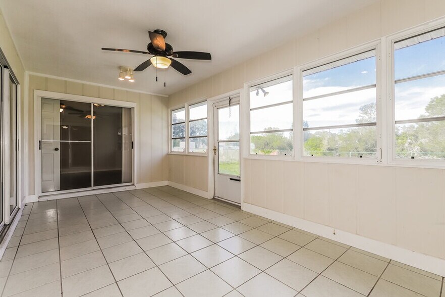 Building Photo - 6202 65th Ct E