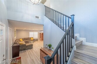 Building Photo - 4565 S Bonita Vista St