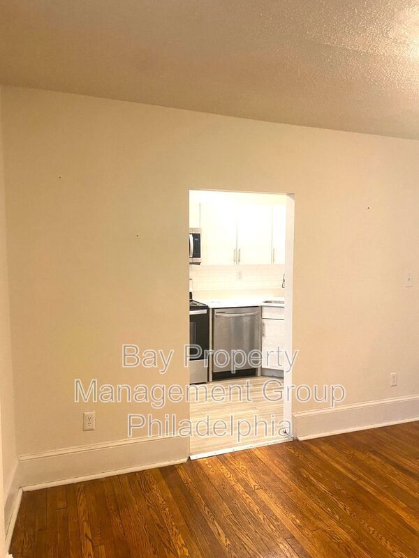 Building Photo - 2809 W Queen Ln