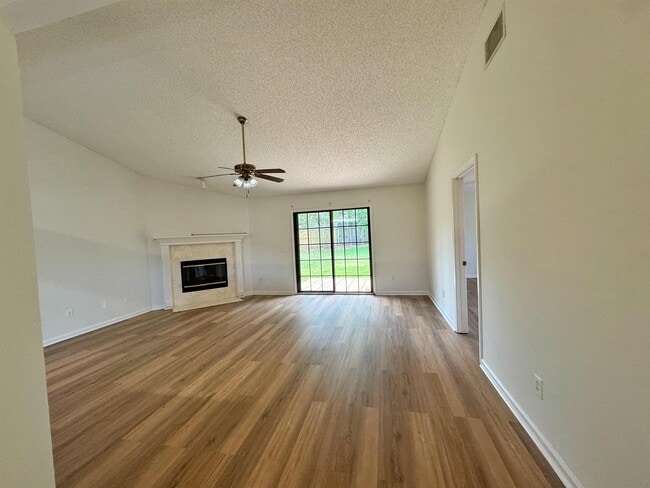 Building Photo - 2086 Magnus Ln