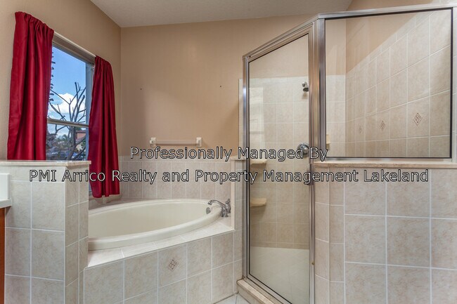 Building Photo - 3960 Sunset Lake Dr