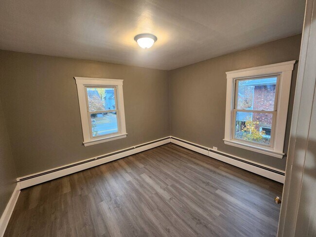 Building Photo - 1571 Dille Rd