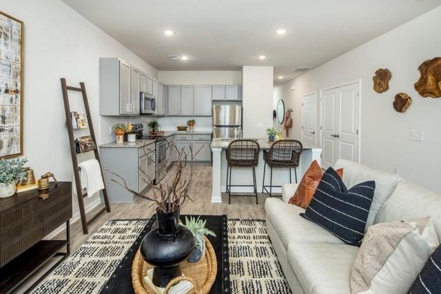 Building Photo - 245 Fox Run Dr