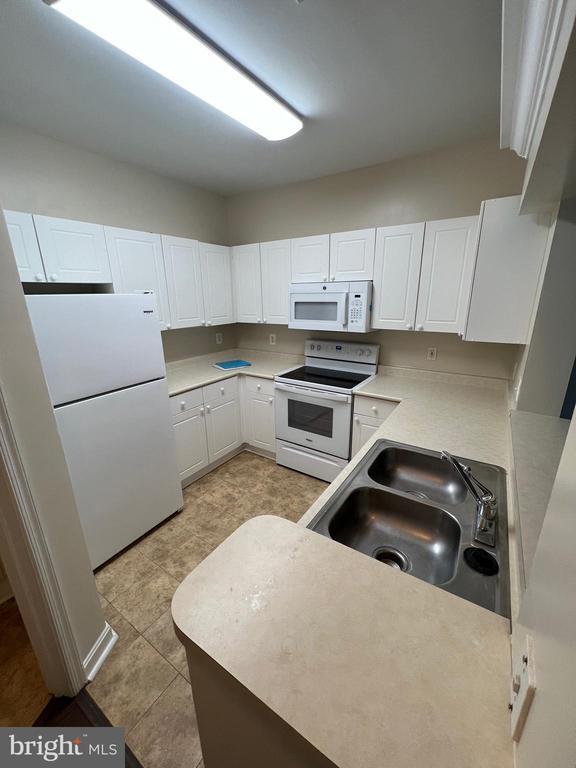 Building Photo - 4561 Strutfield Ln