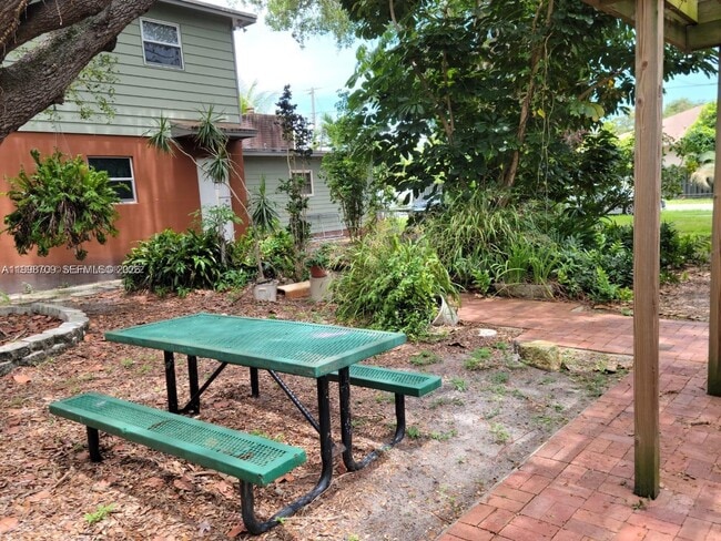 Building Photo - 258 SW 1st Ct