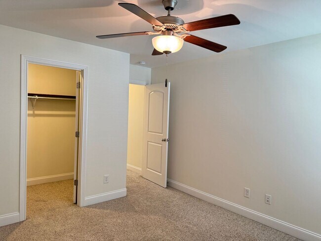 Building Photo - Beautiful 5 Bedroom, 2.5 bath Home in Hickory Wild Subdivision! Lawn care included!