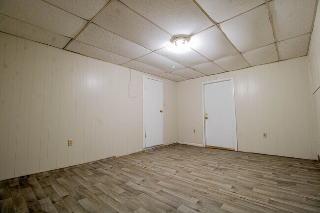 Building Photo - 5822 Branch Valley Dr