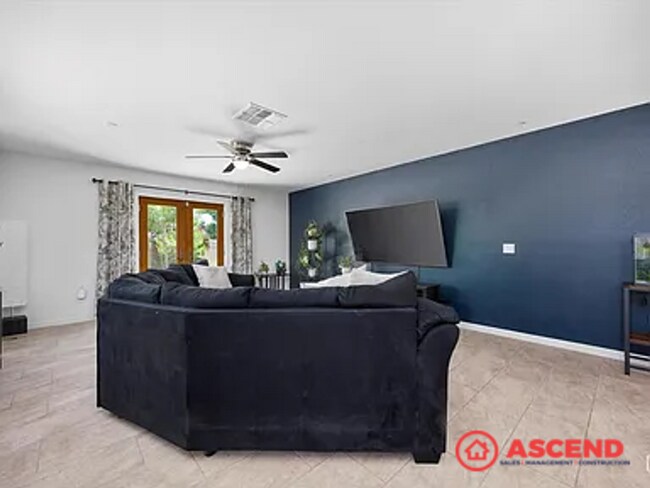 Building Photo - Attractive 4 Bedroom in Southwest Bakersfi...