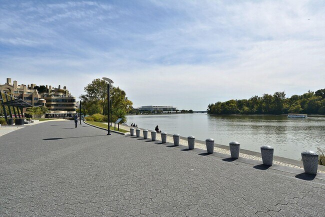 Building Photo - 2500 Q St NW