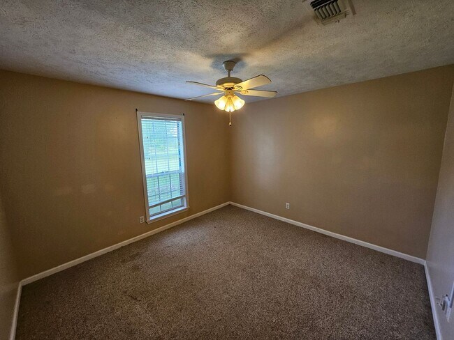 Building Photo - 110 Lacey Ln