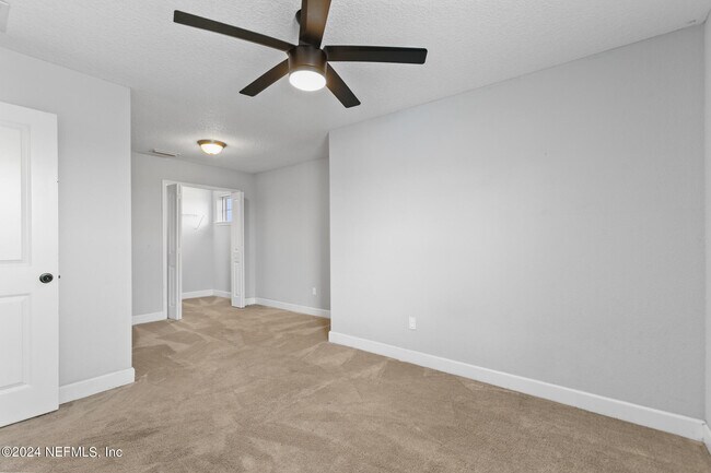 Building Photo - 213 Foxcross Ave
