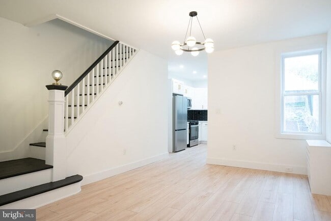 Building Photo - 170 Markle St