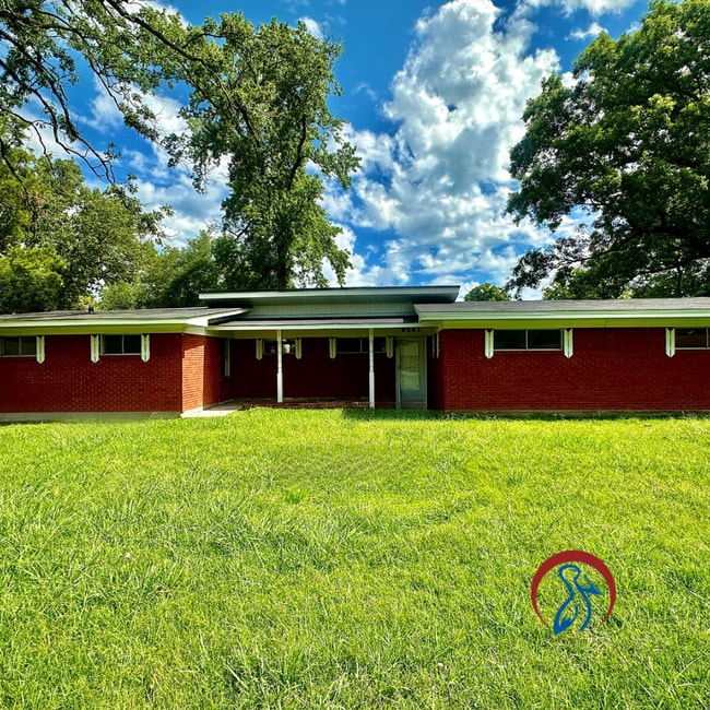 Building Photo - Garden District 3 bed 2 bath Home | Pelica...