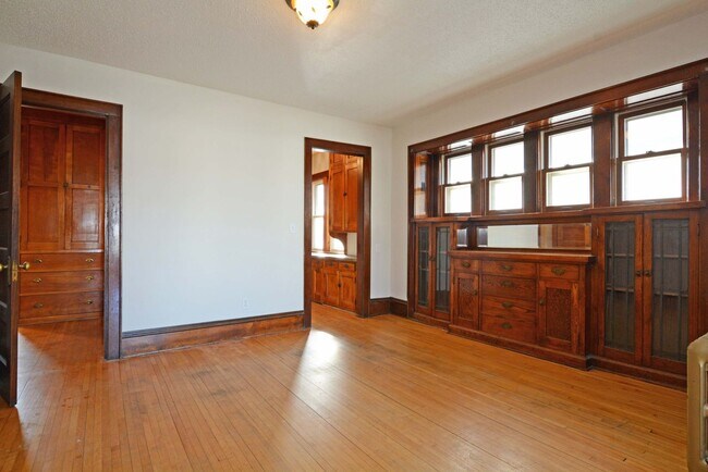 Building Photo - 3029-3031 Chicago Ave