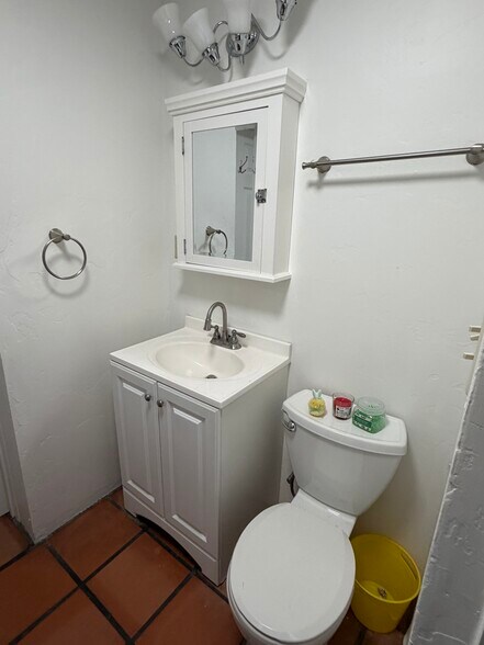 Building Photo - 2825 E 21st St