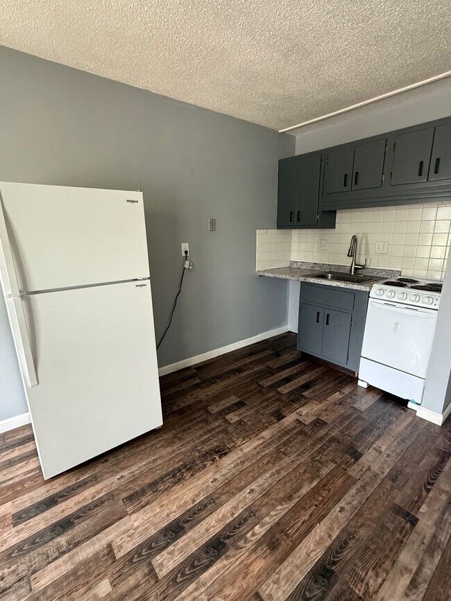 Building Photo - 1301 W 14th St