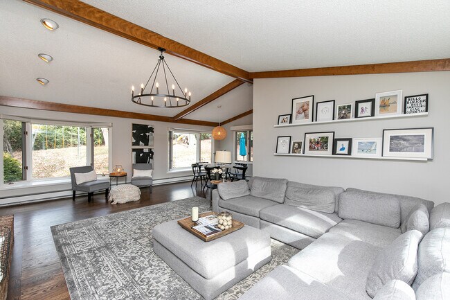 Family Room - 5505 Waterbury Rd