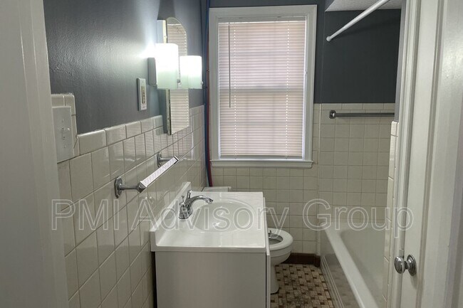 Building Photo - 3220 SW Huntoon St