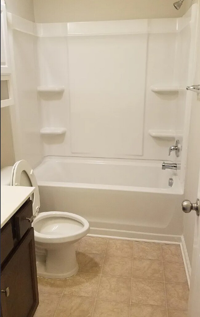 Building Photo - Modern End-Unit Townhome in Branch Creek – 3 Bed / 2.5 Bath Townhome