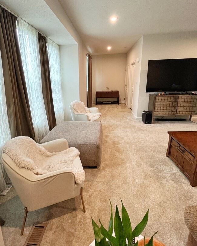 Baywindow - 3005 Lampl Ln