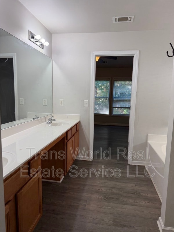 Building Photo - 2363 Jasmine Glen Dr