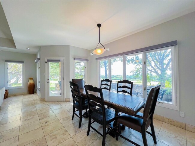 Building Photo - 1707 Clubhouse Hill Dr