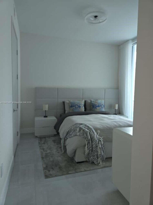 Building Photo - 17550 Collins Ave