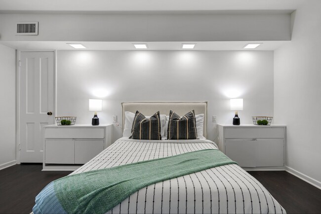 Building Photo - 19471 Rosita St