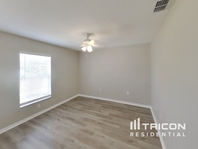 Building Photo - 13001 Fish Cove Dr