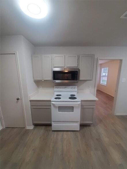 Building Photo - 6909 Hyland Cir