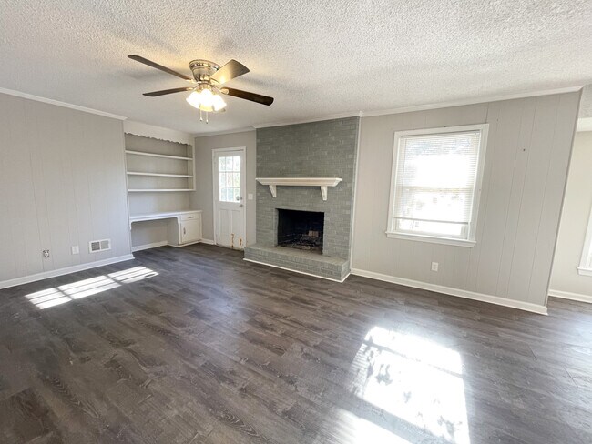 Building Photo - 306 Lloydwood Dr