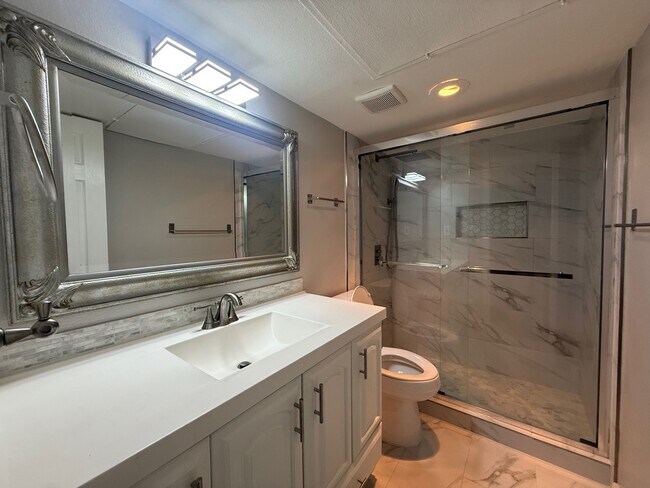 Building Photo - 8299 Kingsbrook Rd