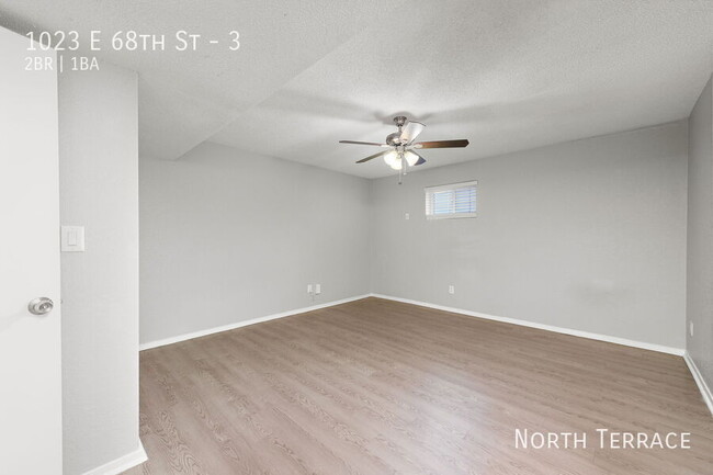 Building Photo - 1023 E 68th St