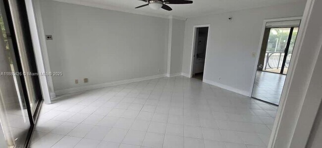 Building Photo - 2843 S Bayshore Dr
