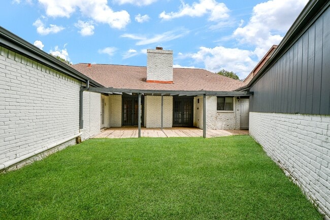 Building Photo - 11906 Pepperdine Ln