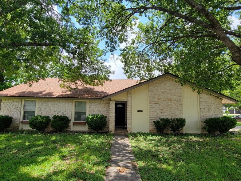 Primary Photo - 700 E Central Dr