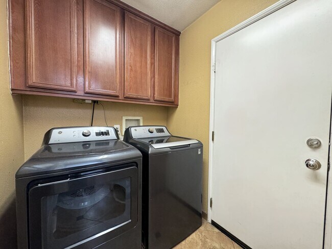 Building Photo - COMING SOON!!! 4 Bedroom/ 3 Bathroom Home ...